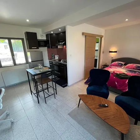 Avec Acces Independant: Le 15 Bis דירה *