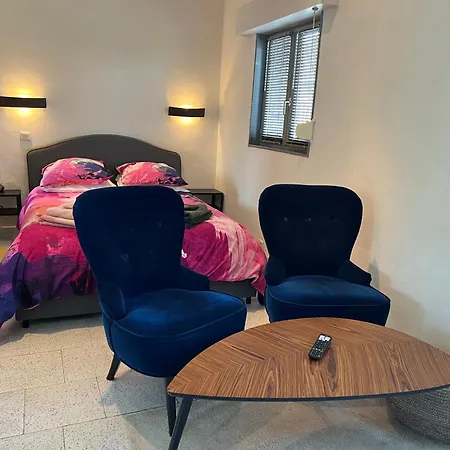 Apartment Avec Acces Independant: Le 15 Bis *